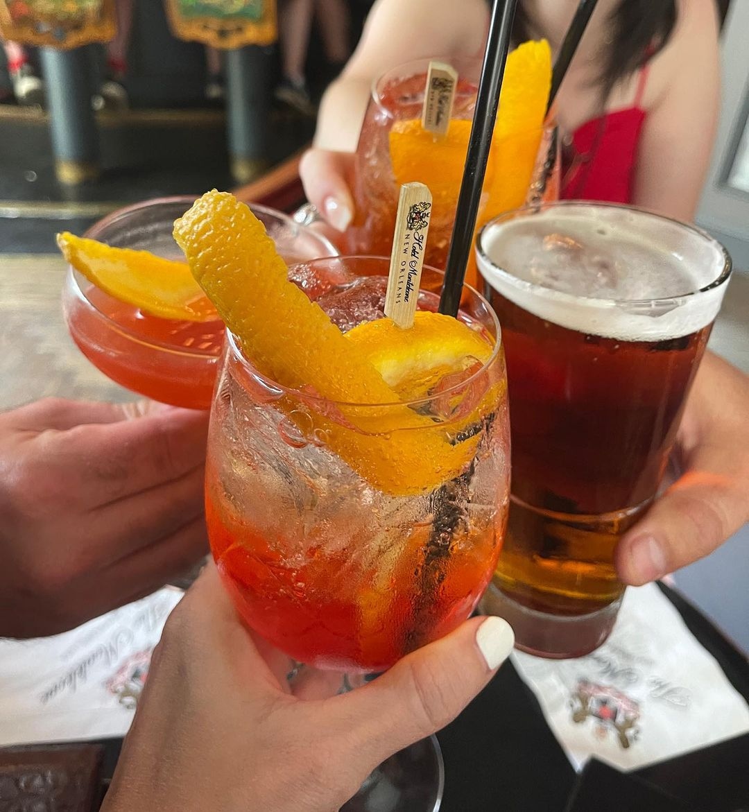 hotelmonteleone's tweet photo. Cheers to world-class cocktails with your besties at The Carousel Bar & Lounge.
Photo (Instagram): @friscofoodietribe
#ThePreferredLife #BelieveInTravel #iPreferRewards #MonteleoneMemories https://t.co/USlde9gKrg