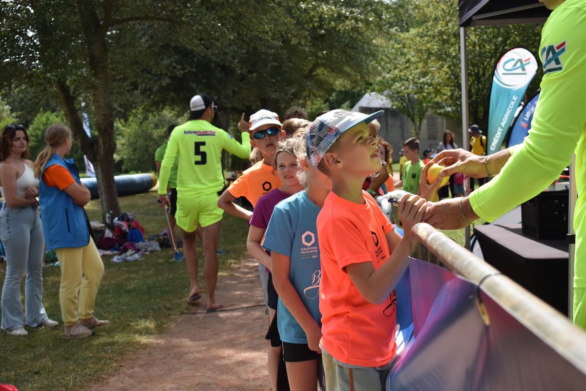LigueFootLFPL's tweet photo. [Tournée #beachvert]

🏆 Après une 1ère étape record à #brulon ce lundi (+ de 200 enfants et toujours nos animations et cadeaux avec @hmutuelle @CAAnjouMaine @apfhandicap et @pasquier_fr), retour en #sarthe jeudi et vendredi à #Marcon et #Lavaré : rejoignez-nous (gratuit) 👌👏⚽️ https://t.co/P1XvHrXkYM