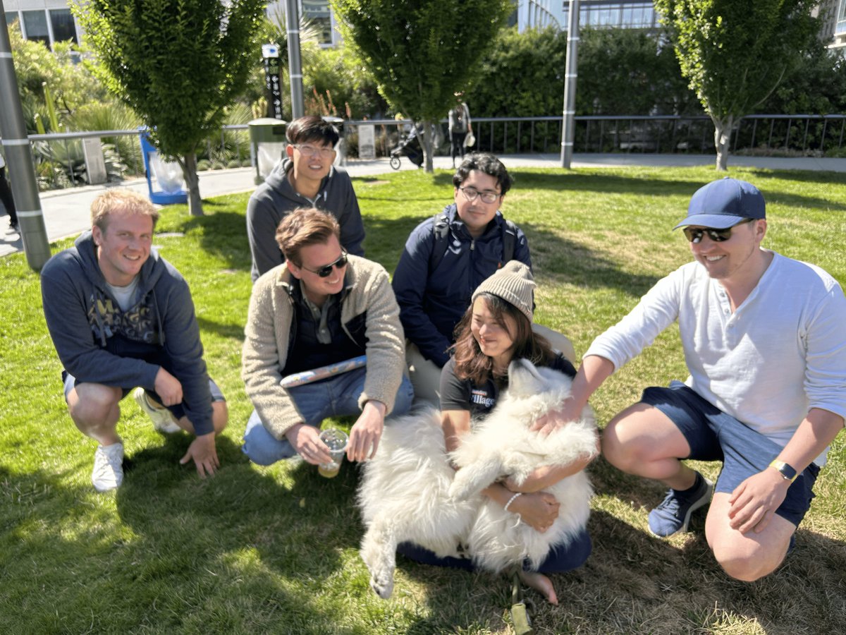 AlexLee611's tweet photo. That's a wrap! A group of @ycombinator founders and operators came thru Salesforce Park this weekend to play with Mochi 🐶

@truewindai ⛵ we're all about supporting founders and amplifying startups. One way we want to do that is by organizing casual get togethers throughout the best tech city in the world

No more stiff happy hours or dinners. We're in California! We're gonna get out to a park with a football, frisbee, enjoy good pastries 🥐 and play with Mochi 💛

Thanks to my friends and co-organizers at Plane and @contour_ai 💯