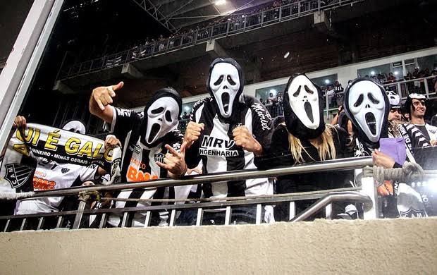 CentralDoCAM's tweet photo. Massa do Galo se mobiliza nas redes sociais para que os torcedores usem na partida contra o Palmeiras, pelas oitavas de final da Copa Libertadores, no dia 2 de agosto, a “máscara da morte”, a mesma que foi usada contra o Tijuana, em 2013.

📸 Divulgação/Bruno Cantini https://t.co/G7INOS8ET8