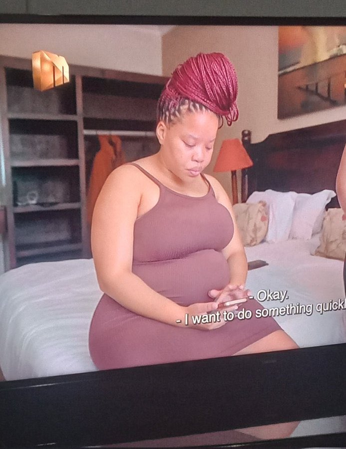 Diegochuene's tweet photo. Retweet if she annoys you #IzinganeZesthembu https://t.co/asVdsWttNd