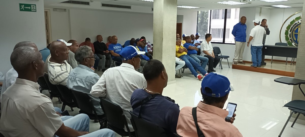 ADMiguelMQuiroz's tweet photo. #25DeJulio haciendo valer nuestros derechos de escuchar las propuestas de nuestros compañeros, hoy comenzamos con @Luisemartinezh precandidato presidencial del partido, movimiento sindical de frente y dando la cara, #ADVive haremos lo justo y necesario por el partido del pueblo https://t.co/sQLKfHBnba