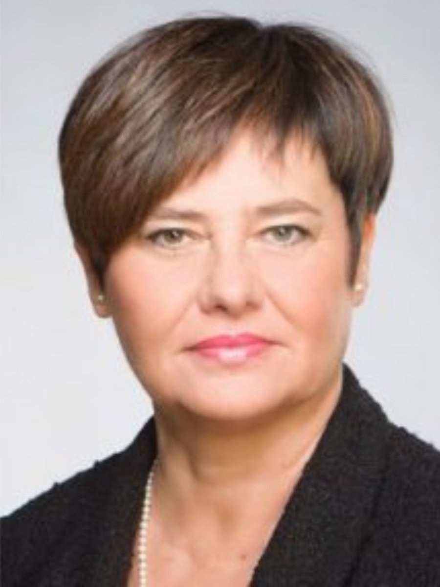 NoraFridrichova's tweet photo. Včera odešla Andrea Majstorovičová. Dokumentaristka, producentka, kamarádka a skvělá ženská. Vedla pořady Otázky Václava Moravce, Objektiv, Fokus VM a 168 hodin. Nepotkala jsem v televizi nikoho jako ona, odvážná, přímá, velmi férová a empatická, strašně hodný člověk, naše kotva. https://t.co/hvq1v12PC3