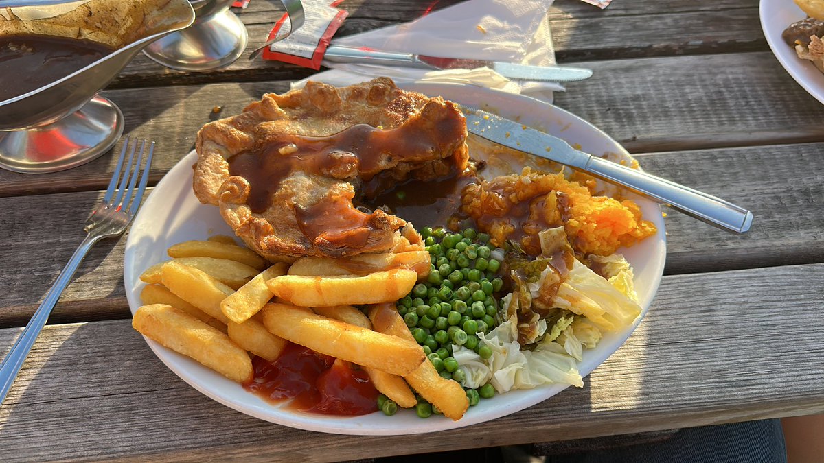 DatafixerUK's tweet photo. Proper #pie, best Cauliflower Cheese ever https://t.co/rCZ1hTSfOz