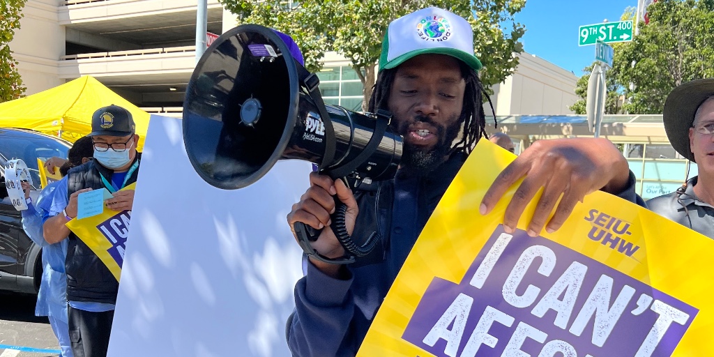 seiu_uhw's tweet photo. While we struggle to provide quality care, Kaiser is making billions in profit and paying executives millions. #United4All @aboutKP https://t.co/pt5HYG9njh