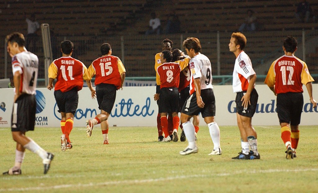 ebfchistory's tweet image. 2️⃣0️⃣ 𝐘𝐞𝐚𝐫𝐬 𝐨𝐟 𝐀𝐒𝐄𝐀𝐍

#OnThisDay on 26 July 2003, #EastBengalFC lifted the LG ASEAN Club Championship defeating 🇹🇭 BEC Tero Sasana 3—1 in the final in Jakarta, Indonesia.

Mike Okoro, Bhaichung Bhutia and Alvito D&apos;Cunha scored for @eastbengal_fc.

#JoyEastBengal #ASEAN