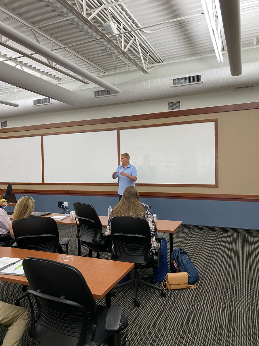 MyersVote's tweet photo. Great meeting with @MinnBankers discussing the demands of being a legislator, answering questions and listening to priorities to better serve customers.   Maybe there is a future legislator in the group. Thank you @thkuvaas.  #yourbackyard #listening #priorities #supportlocal https://t.co/lEz7iKnw8A
