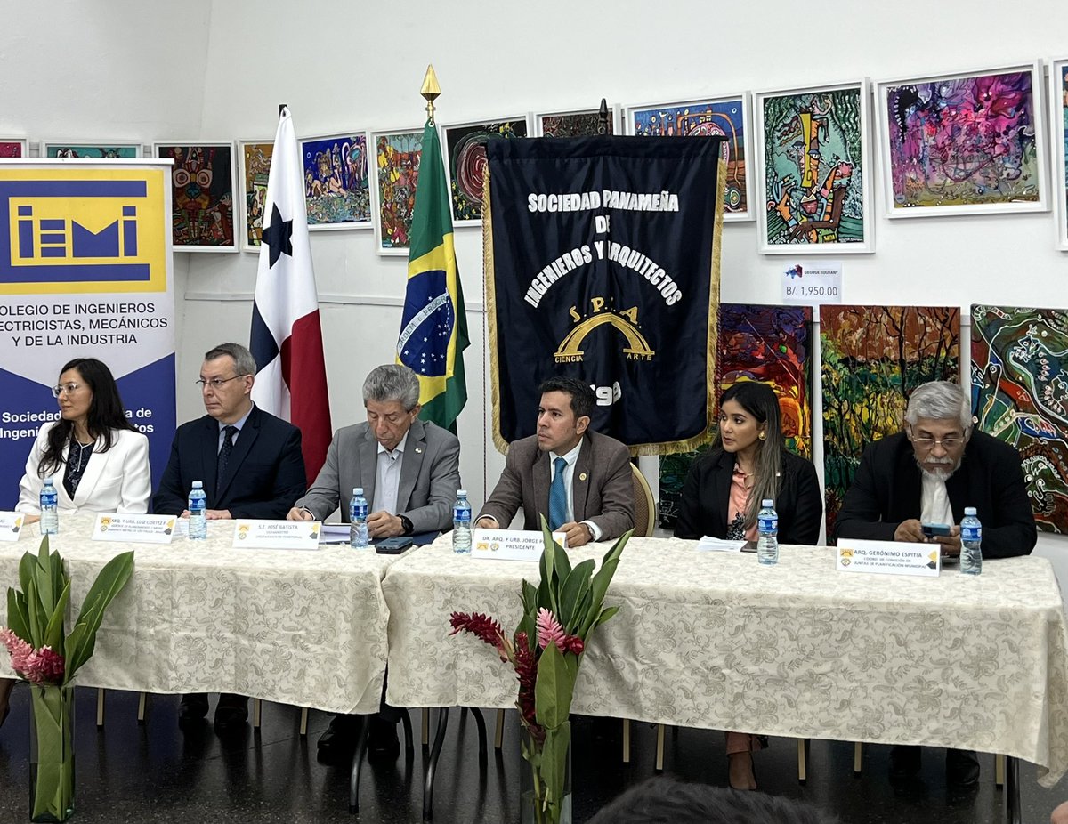 SPIApanama's tweet photo. En la mesa principal nos acompañaron el Viceministro de ordenamiento Territorial del @MIVIOTPma  SE José Batista; la Viceministra de Vivienda SE Daniela Martinez López, el arq. Luiz Cortez del @metrosp_oficial, la coordinadora del Foro 3: ing. Ibeth Rojas y arq.Espitia https://t.co/OCD50ImMuH
