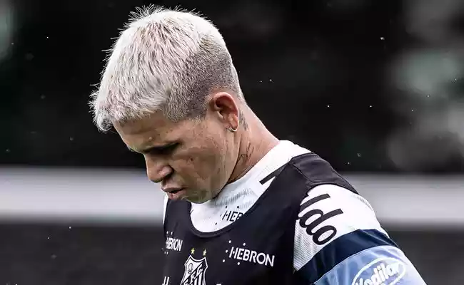 AlexYanezFC's tweet photo. Yeferson Soteldo se mantiene separado del plantel del Santos FC, mientras se dice que el club quiere buscarle una salida al venezolano que tiene contrato vigente hasta 2027.

Pero ¿Que fue lo que pasó para que todo esto llegara a este punto. Hilo: https://t.co/WHzmTy8zql