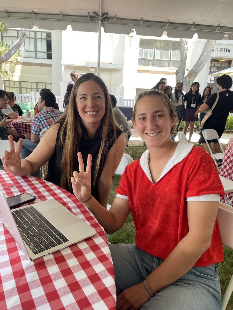 Fighting on at the USC Viterbi Summer Research BBQ! #fighton #uscviterbi #uscviterbischoolofengineering #uscviterbistem #summerresearch #bbq