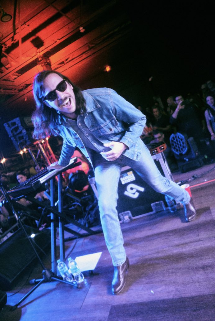 LOSMESONEROS's tweet photo. Deja aquí ⬇️ tus fotos favoritas en el concierto de Los Mesoneros 👀⬇️⬇️⬇️ https://t.co/oDdrUGO6H8