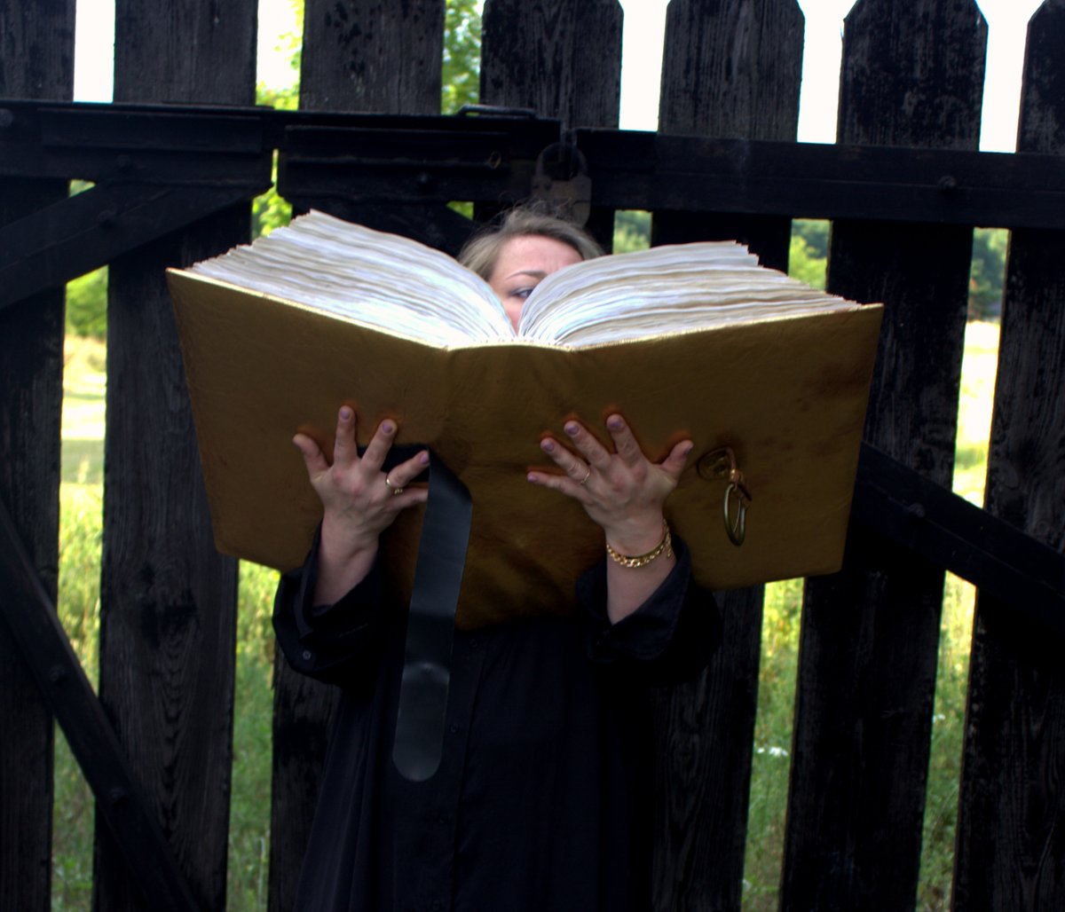 MemoryKeeper9's tweet image. Friends! I really want to share my joy with you ! 
I opened my own store.💚
I invite you to visit it.
There you will find incredible and authentic Grimoires, Diaries and magical journals ⭐
memorykeeper.store