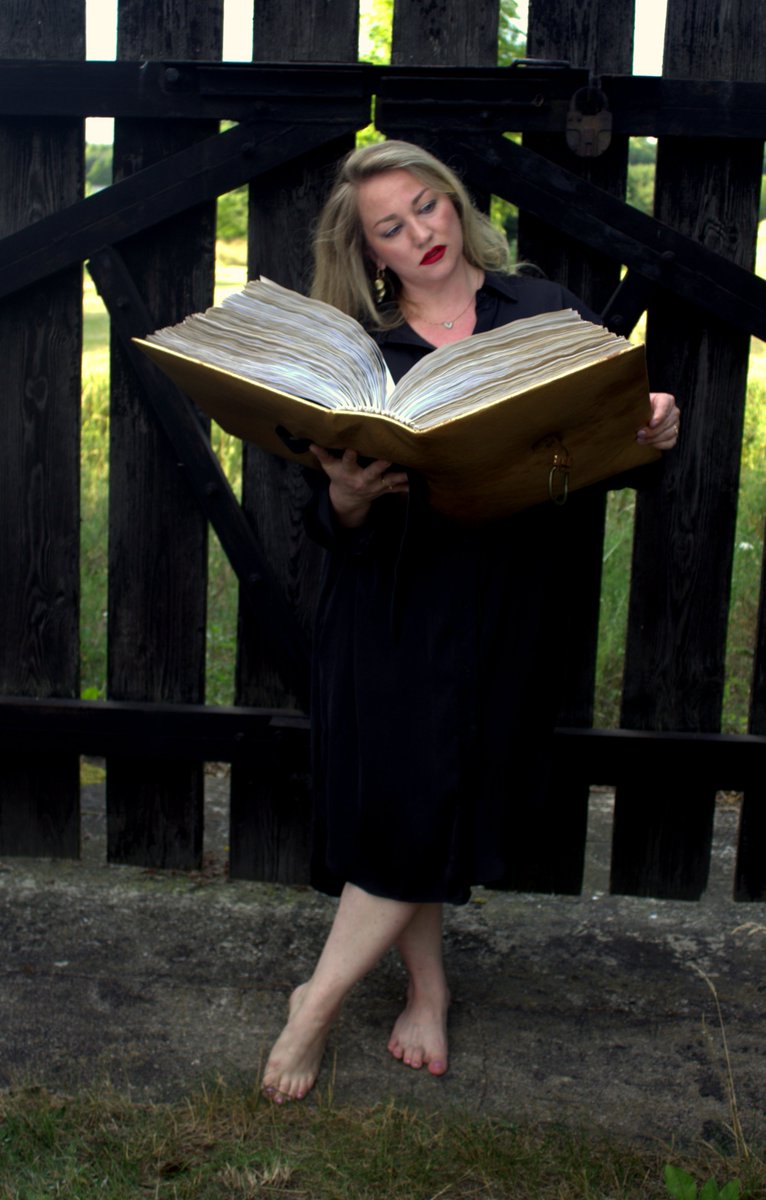 MemoryKeeper9's tweet image. Friends! I really want to share my joy with you ! 
I opened my own store.💚
I invite you to visit it.
There you will find incredible and authentic Grimoires, Diaries and magical journals ⭐
memorykeeper.store