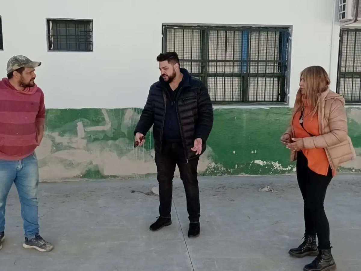 SutebaEchev's tweet photo. Estuvimos recorriendo las obras que se están realizando en el Jardin 909 y la Primaria 6. 

Cada obra que se realiza en cada escuela lleva detrás una demanda colectiva y un Estado que invierte tanto Provincial como Municipal y un Consejo Escolar que gestiona. 
SUTEBA ECHEVERRÍA https://t.co/FTZYpHNYSN
