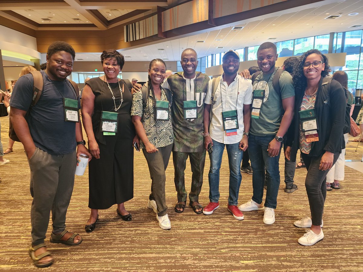 OSO_Tee's tweet photo. Some of the Nigerian contigent and our Venezuelan sister at the ongoing #Botany2023 in Boise-Idaho.
It's been nice meeting new friends and listening to all the great talks from everyone, representing different institutions, from far and near. https://t.co/PFL9bsihRK