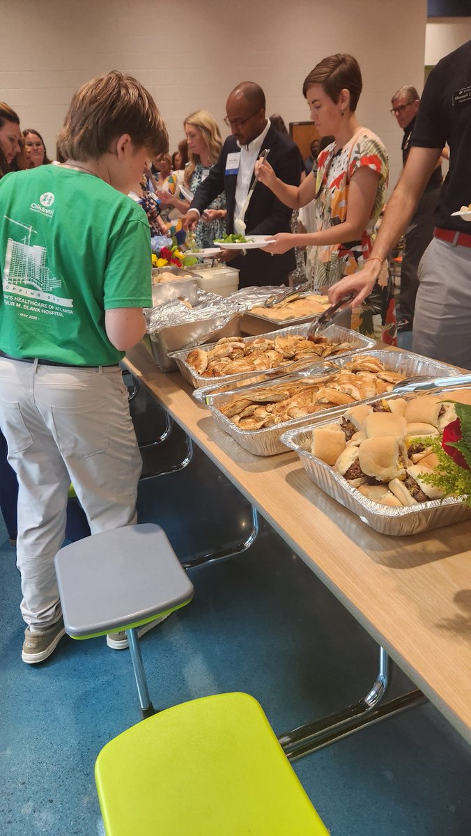 chasityramos65's tweet photo. Proud to serve out community today at state of the schools for Forsyth Chamber of Commerce! #onlyatteds #tedsmontanagrill  #forsythcountyga https://t.co/v4ZWyGsoEx
