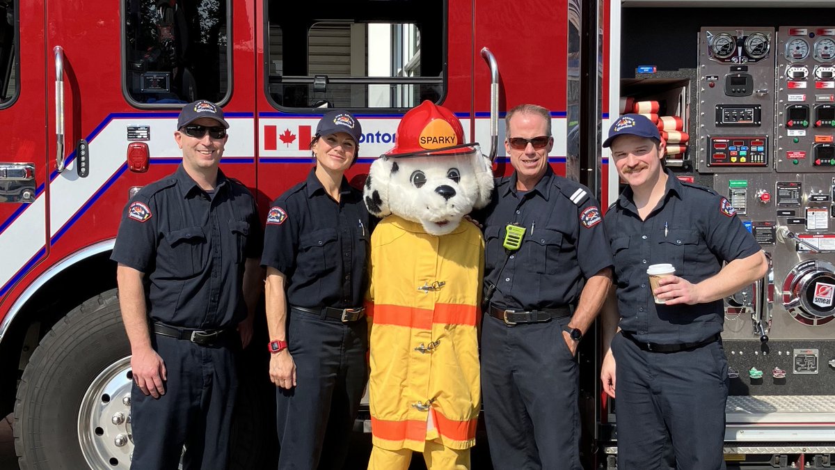 EdmontonFire's tweet photo. We were proud to attend @KDaysyeg's #MondayMorningMagic yesterday! Sparky and Norwood Station 5 had the opportunity to meet and spend time with children with disabilities as they enjoyed the fair. There were countless pictures, hugs, high fives, laughs and tours of the firetruck! https://t.co/8xtjUuXG3n