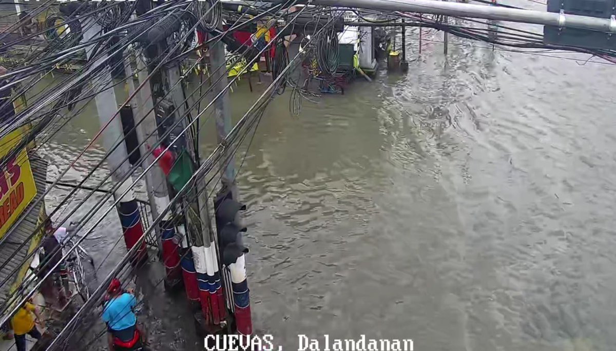 valenzuelacity's tweet photo. #ValenzuelaCity Advisory
Flood Updates And Road Conditions due to Rainshower 
(National Roads)
July 26, 2023
As of 7:30 AM

I. MACARTHUR HIGHWAY
Passable to All Types of Vehicles (PATV)
- BRT Eatery, Dalandanan (1-2 inches)
- BDO Dalandanan (2-3 inches)
- Platinum Fireworks, Dalandanan (3-4 inches) 
- Wilcon Depot, Dalandanan (3-5 inches)
- Footbridge, Dalandanan (4-5 inches)
- cor T. Santiago, Dalandanan (6-7 inches)