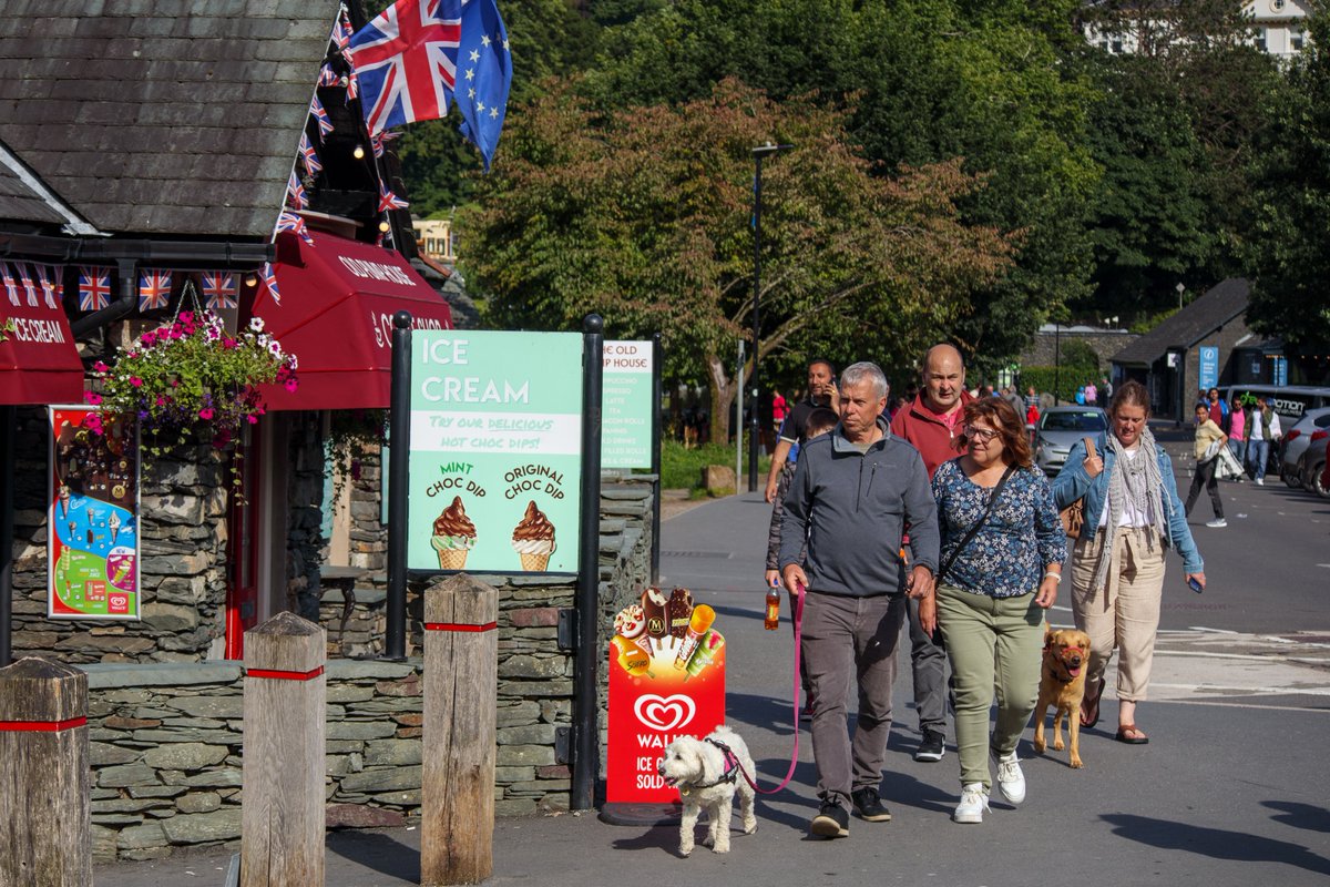 Busy in Bowness in the heart of the #English #LakeDistrict at the start #SummerHolidays
@STPictures @TimesPictures @CumbriaLive
@Telegraph @guardian @TravelMagazine