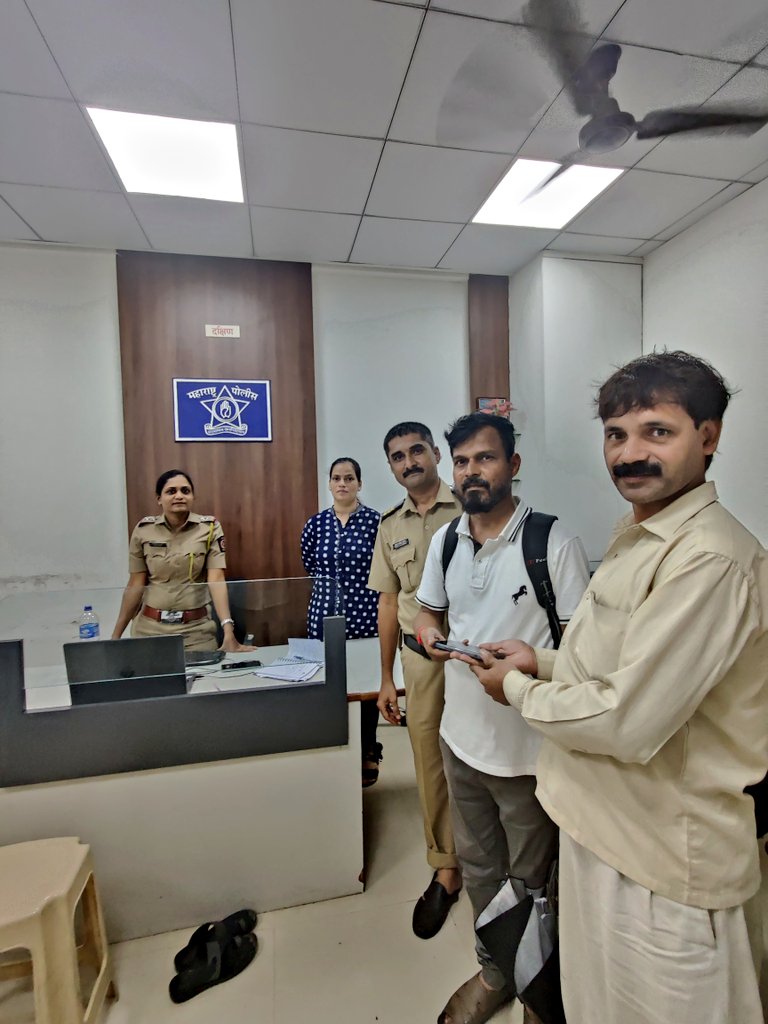 MNCDFbombay's tweet photo. Immense gratitude to Andheri Police Station Night Duty Officer of @MumbaiPolice & the vigilant officers at Andheri Police Station for their prompt assistance with lost phone of a victim. A special thank you to the kind rickshaw driver who exemplified honesty and integrity by turning it in. Mumbai truly runs on its spirited community. 
More power to the Women Police Officers who are working 24×7 to protect Mumbaikars.
#MNCDFcollective