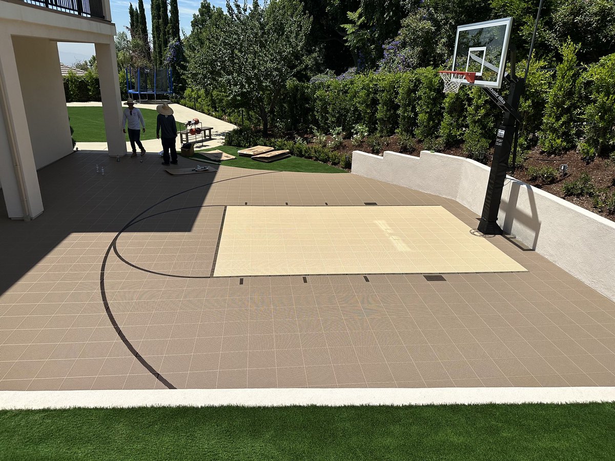 SportsWestConst's tweet image. Match your house and landscape! Home court advantage! @SportCourtSoCal @Mr_SportCourt @SportsWestConst @sportcourt1974