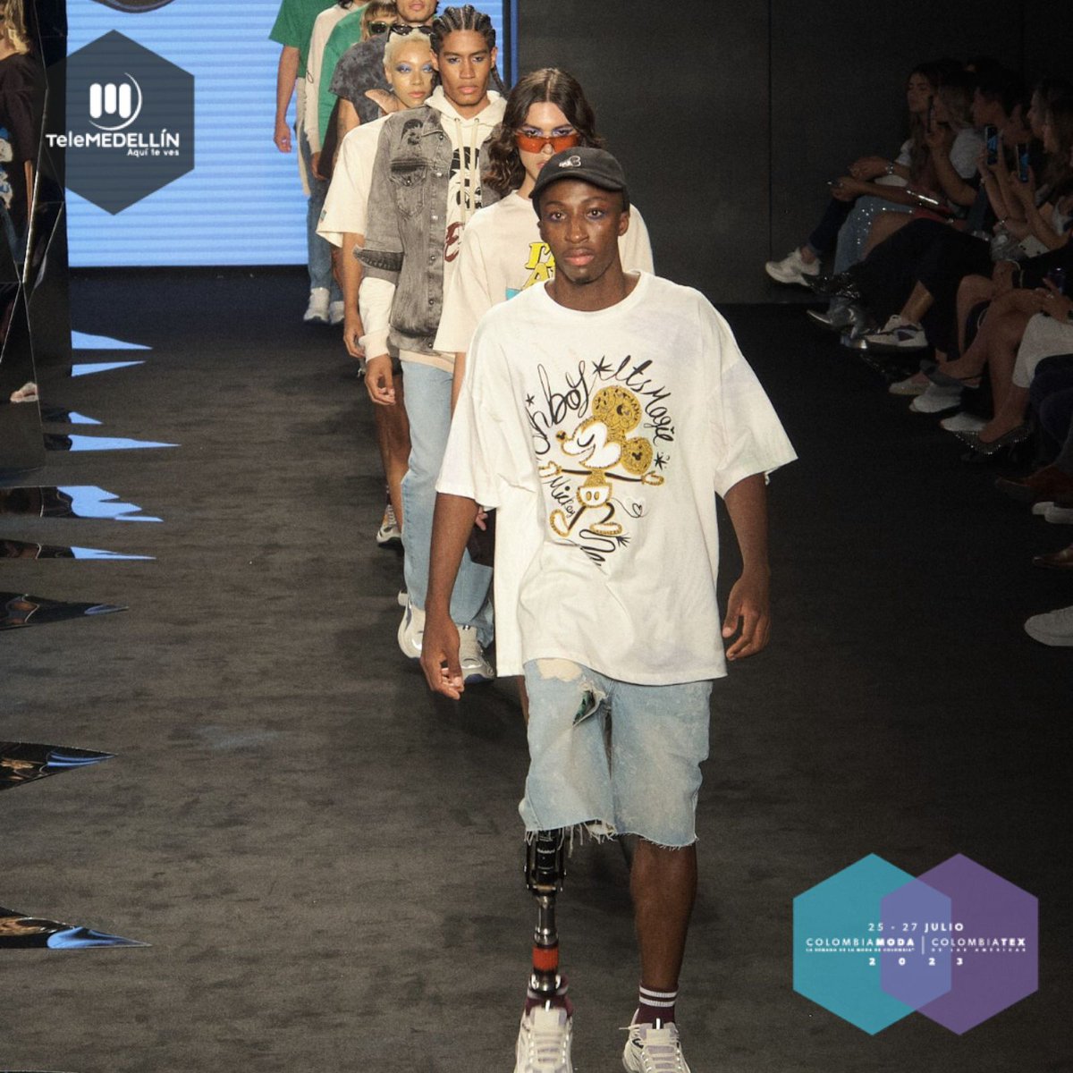 Telemedellin's tweet image. #TMEsModa | La magia de Disney llegó a #Colombiamoda2023 + #Colombiatex2023 con la pasarela Reflections of Wonder. 👕🪄🤩

Disfruta de la transmisión de todas las pasarelas en nuestra app #TM+ y en nuestras plataformas digitales.