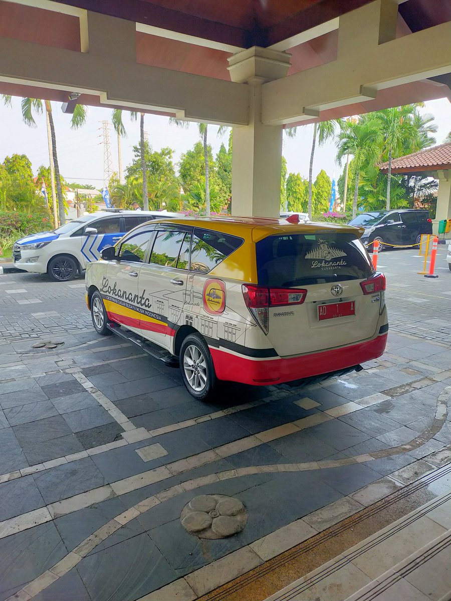 Kabeh mobil dinas plat merah solo, paling ora pimpinan2 dibuat tematik ngeneki jos mas <a href="/gibran_tweet/">Gibran Rakabuming</a> tema sesuai bidang dinas masing2