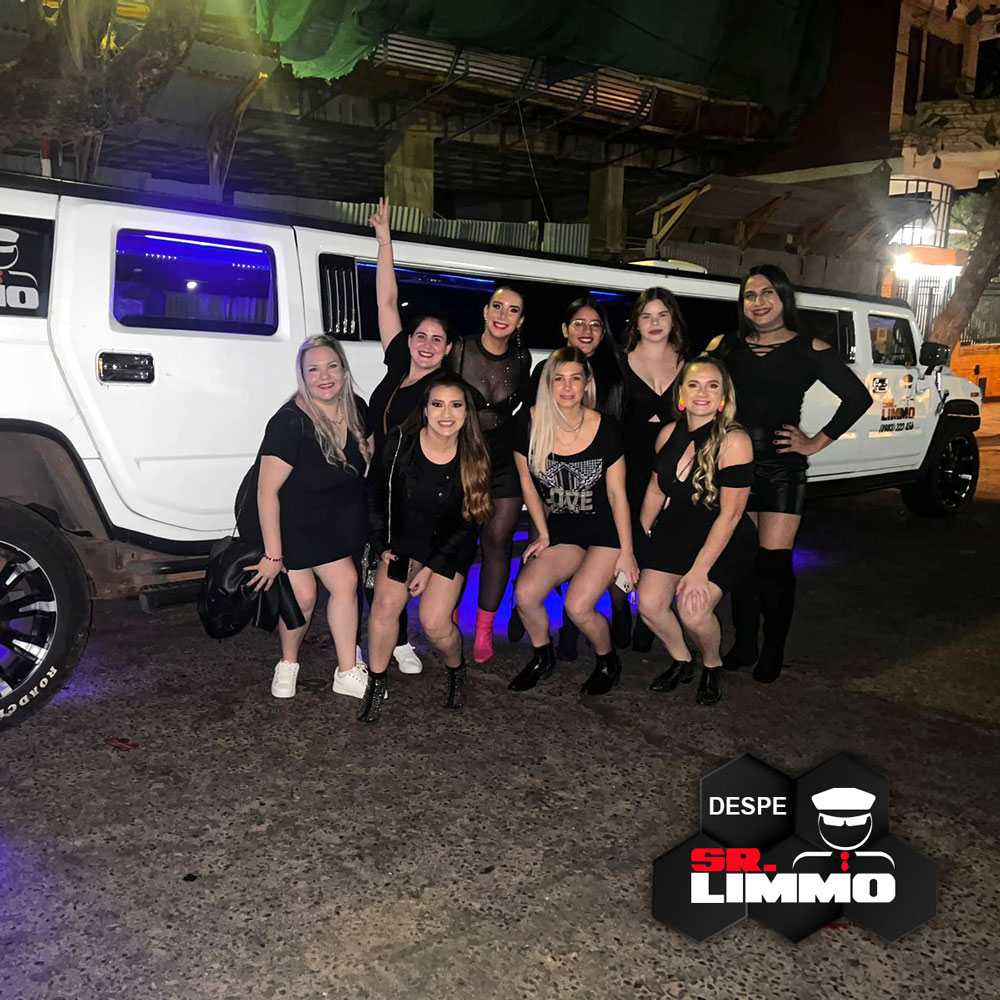 srlimmo's tweet photo. Una #despedida divertida y única como la de Mayra Mbaibe en nuestra #WhiteHummer 🥂
#limmo #hummer #lumousine #ChampagneLimousine https://t.co/UsUXZeEDeF