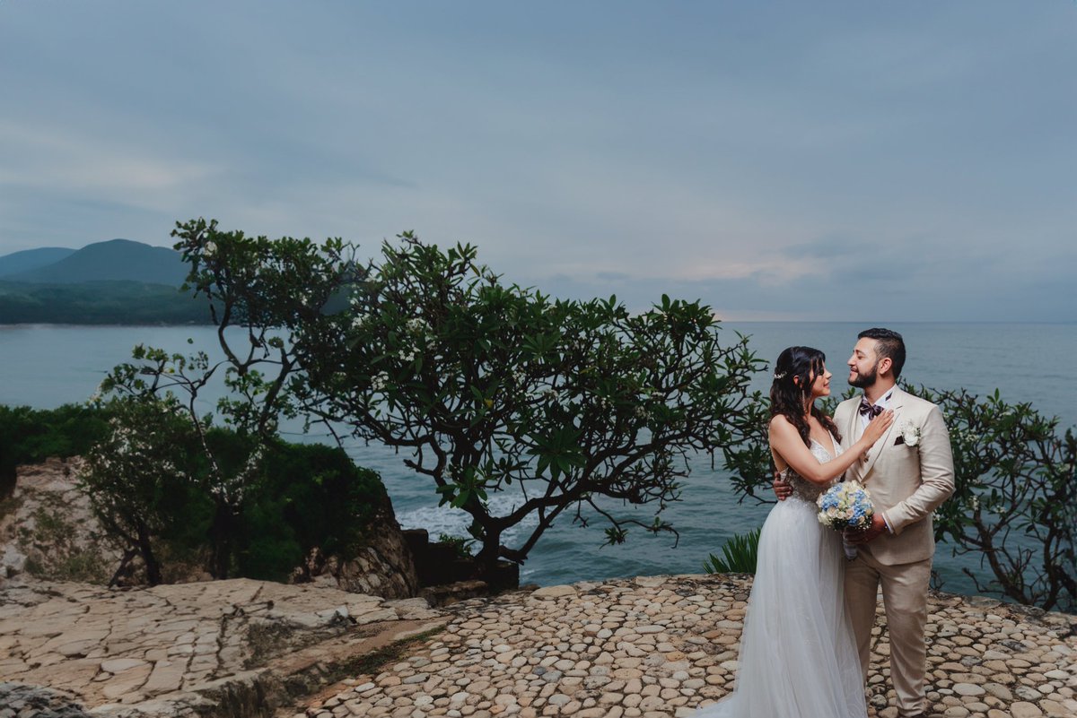 Brebgomez's tweet photo. My blue wedding 💙. Estoy enamorada de nuestras fotos, y de ti @Felipeamv92 💕 https://t.co/FCzdQziVqI
