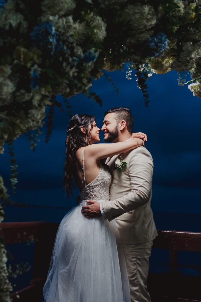 Brebgomez's tweet photo. My blue wedding 💙. Estoy enamorada de nuestras fotos, y de ti @Felipeamv92 💕 https://t.co/FCzdQziVqI
