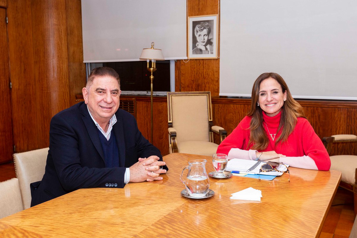 vtolosapaz's tweet photo. Con el intendente de la ciudad de Formosa, @jorgejofreok, trabajamos para promover la inclusión social a partir de la generación de trabajo, la formación y la terminalidad educativa. https://t.co/ITZI6BToIz