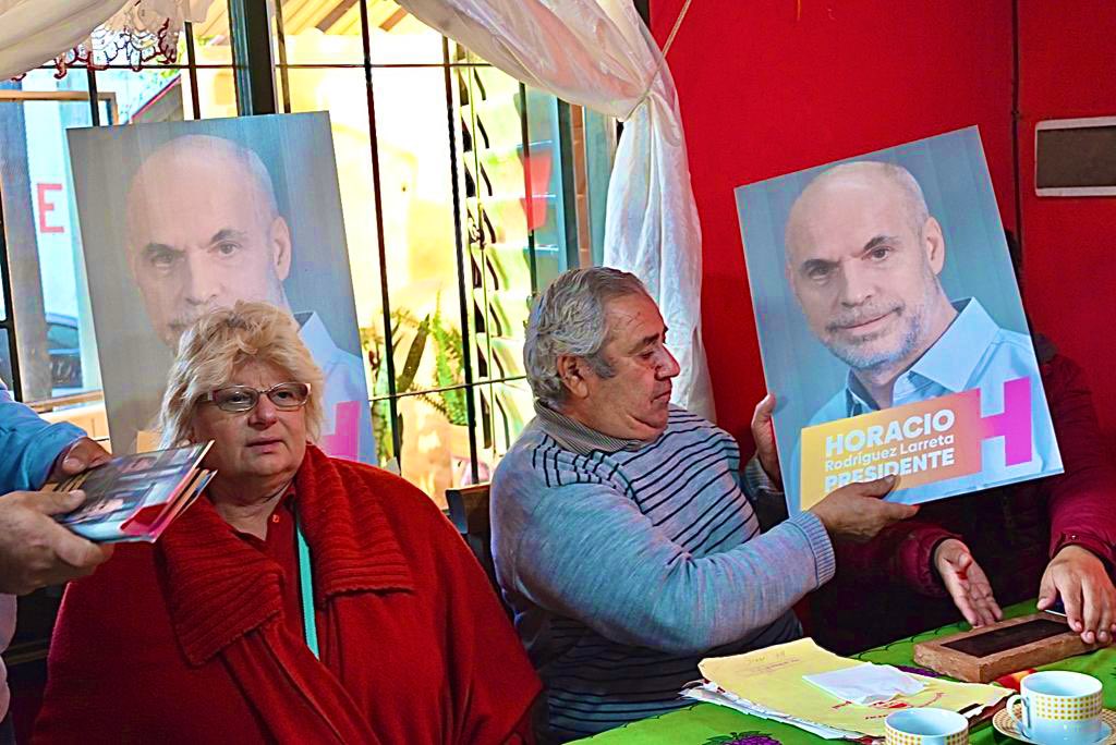 ramonjmestre's tweet photo. Para que Argentina salga adelante se necesita coraje, experiencia y dejar atrás esas ideas del kirchnerismo que ya fracasaron. De eso conversamos en la casa de Pedro. @horaciorlarreta y @GerardoMorales están en condiciones de gobernar y generar oportunidades para todos. https://t.co/x5vfPGiZ5U