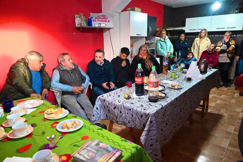 ramonjmestre's tweet photo. Para que Argentina salga adelante se necesita coraje, experiencia y dejar atrás esas ideas del kirchnerismo que ya fracasaron. De eso conversamos en la casa de Pedro. @horaciorlarreta y @GerardoMorales están en condiciones de gobernar y generar oportunidades para todos. https://t.co/x5vfPGiZ5U