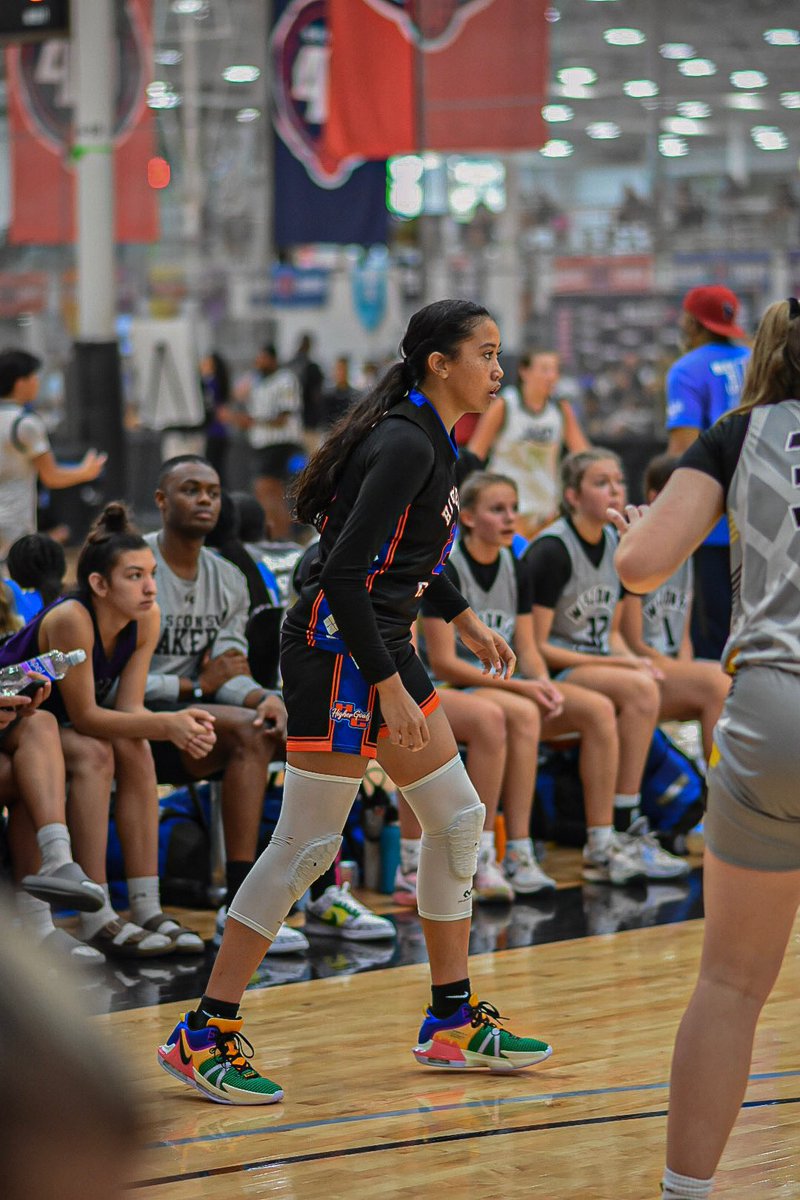jazzyjazz_2027's tweet photo. I just finished my first big aau season with the best team &amp; coach I possibly could’ve asked for. I had an amazing time with y’all &amp; improved a lot. You guys are a second family to me &amp; I will cherish every moment with you!! Thanks for everything!🧡💙 #khmerballer #hgproud #2 https://t.co/u0NUcx9GLb