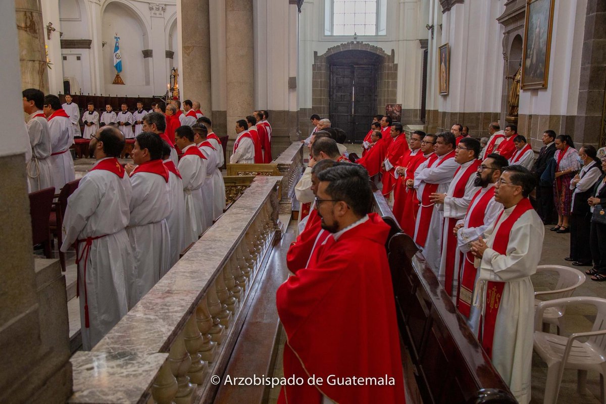 Mons. Gonzalo de Villa y Vásquez, sj presidió la Santa Eucaristía en la Solemnidad de Santiago Apóstol, patrono de nuestra Arquidiócesis. La celebración se llevó a cabo en Santa Iglesia Catedral Metropolitana. #arzobispadoGT