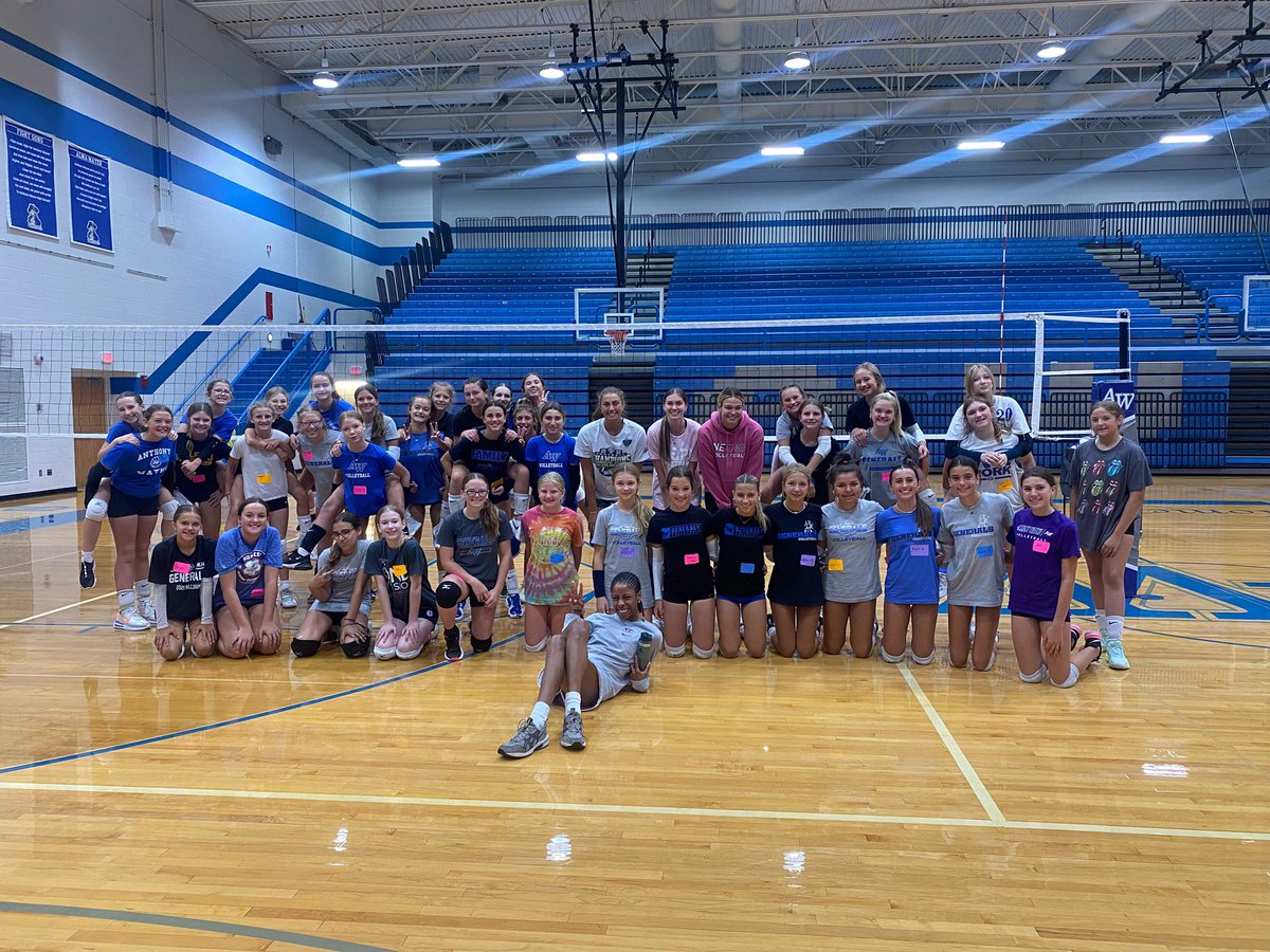 💙 All American Camp 💙
2nd day in the gym, lots of reps, competition, team energy, and sweat! Another great opportunity to get better!
<a href="/_jilliegrant_/">jillie ♐︎</a> <a href="/madfogg/">maddie fogg</a> @maggienedomaa Griere Hughes