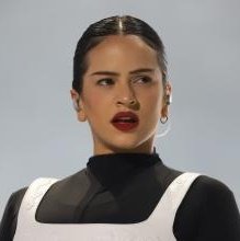 🚨 “Ahora que estás soltera, deberíamos comernos el coño. Yo amiga de Rauw no soy”
- Lali Esposito sobre Rosalía en un podcast de España.