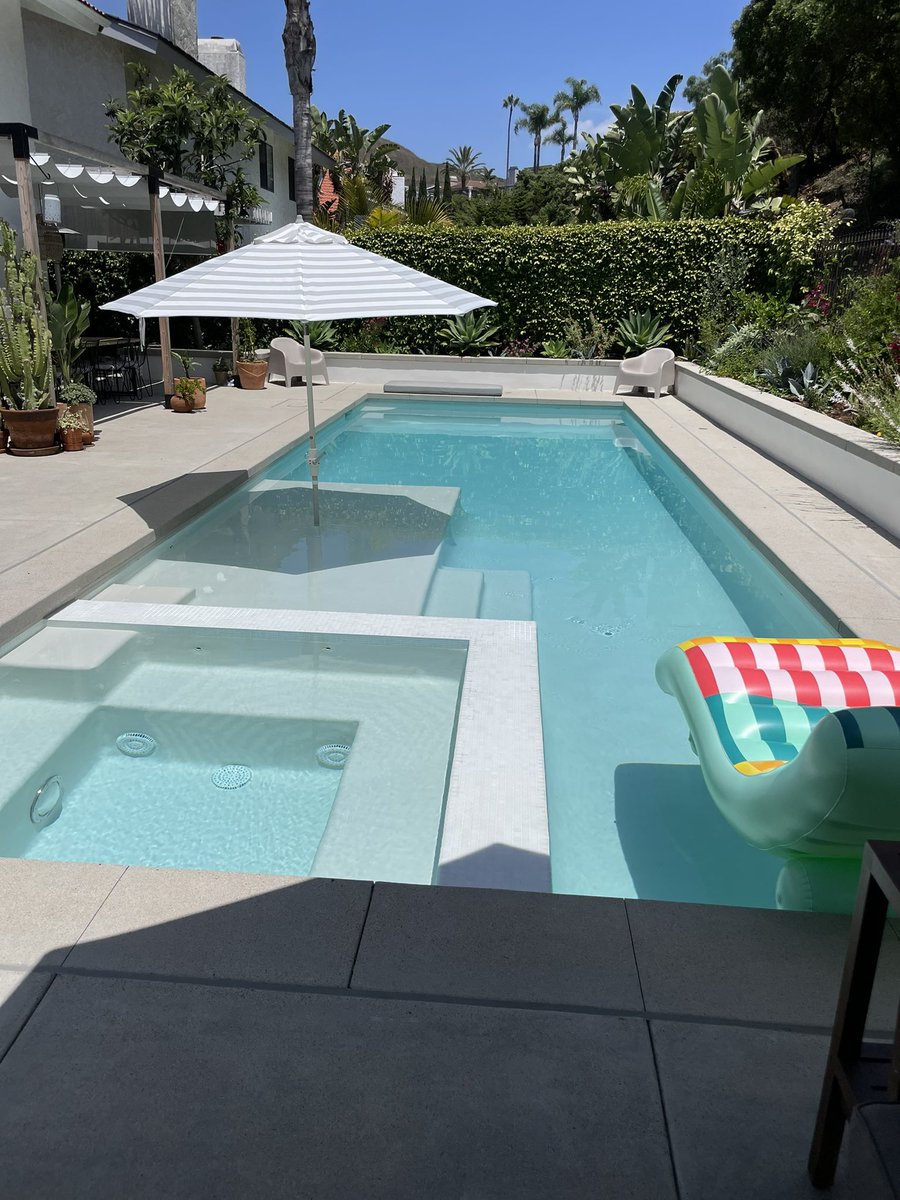 SchroederGnar's tweet photo. How much do you think this new pool cost to build? This is located in South Orange County https://t.co/HttkHpGHdA
