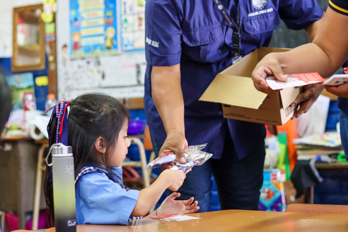 JorgeMejiaF's tweet photo. Este proyecto tiene como objetivo brindarles las herramientas necesarias a nuestros niños y niñas para fortalecer su salud bucal, evitando así caries y  enfermedades. https://t.co/n79hXqm0Hb