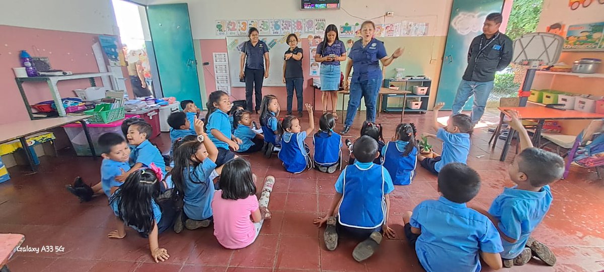 JorgeMejiaF's tweet photo. Los Centros Escolares de el Guayabo, Quezalapa,Mil Cumbres, Palones y Monteliz son los primeros a donde se realiza esta entrega.  

Seguimos trabajando por la salud integral de nuestra primera infancia, para que puedan seguir desarrollándose.

Jorge Mejía
Alcalde de Panchimalco https://t.co/XoORWzTWI4