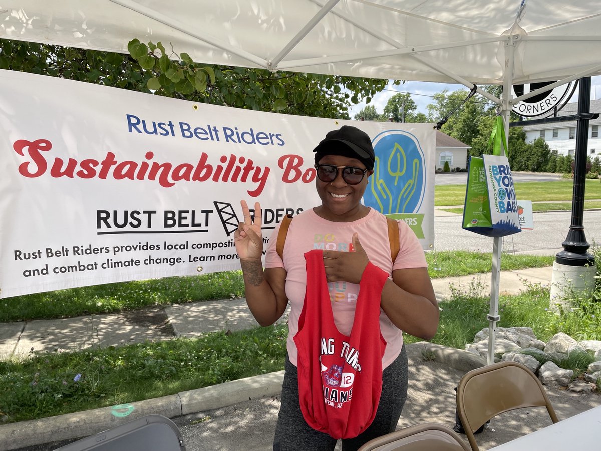 CuyahogaCounty's tweet photo. Our #Sustainability team will be @fairview_park #Summerfest with a t-shirt bag workshop this Friday, July 28, 6:30-8:30pm in the FP Green Team booth. Bring your own t-shirt, take away a functional, washable bag so you can #BYOBags when you shop! #PlasticFreeJuly #FPSummerfest https://t.co/vL9WwFCnYS