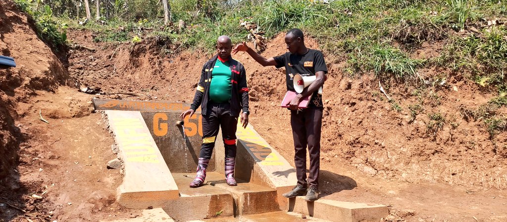 CibitokeProv's tweet photo. #Burundi Kuri uyu munsi wa 25/07/2023 Buramatari wa @CibitokeProv yagendeye abenegihugu bo ku mutumba #Muhungu muri Komine #Mabayi bahurikiye mu migwi G50 mu mugambi w'ishirahamwe #AUXFIN aho bakorera hamwe imigambi yo kwiteza imbere @MininterInfosBi @KwaNtare #Ayiwacu https://t.co/xiFOgB1BhS