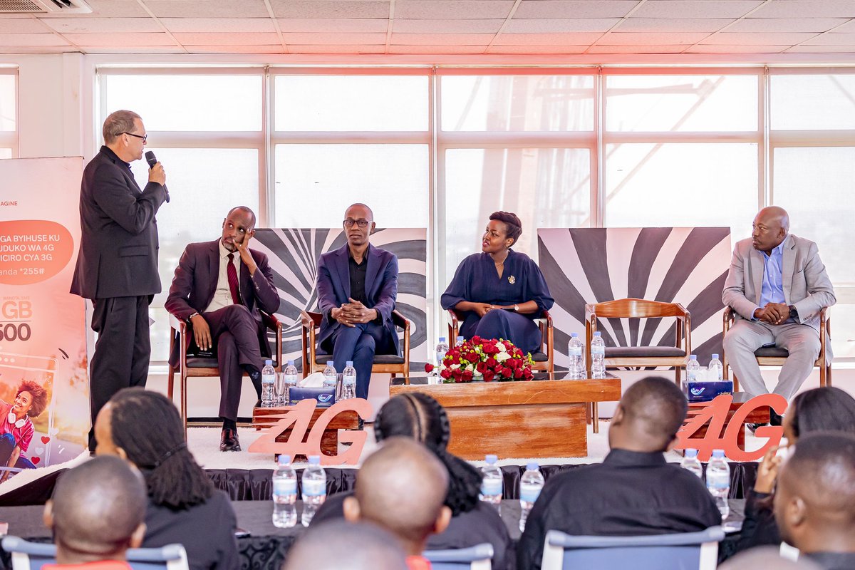 airtelrw's tweet photo. On Tuesday 25th July, Airtel Rwanda welcomed Honorable @RwandaICT Minister @MusoniPaula to mark the Launch of its 4G/LTE Network. The Minister congratulated the team on achieving the milestone and challenged them to expand quickly to cover all areas of the country. #NewUBUNTU4G https://t.co/2puzUpEkqa