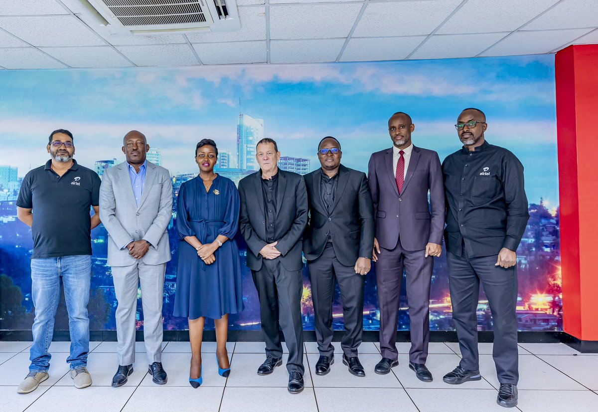 airtelrw's tweet photo. On Tuesday 25th July, Airtel Rwanda welcomed Honorable @RwandaICT Minister @MusoniPaula to mark the Launch of its 4G/LTE Network. The Minister congratulated the team on achieving the milestone and challenged them to expand quickly to cover all areas of the country. #NewUBUNTU4G https://t.co/2puzUpEkqa