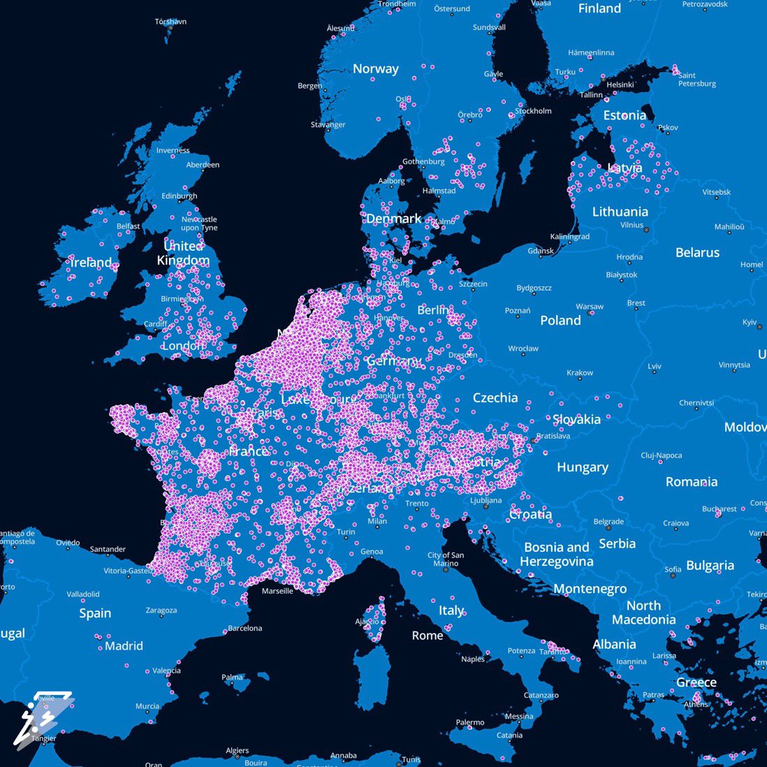 There are currently over 24,000 EV charging stations across Europe that  accept #Bitcoin over #lightning 👀🙌