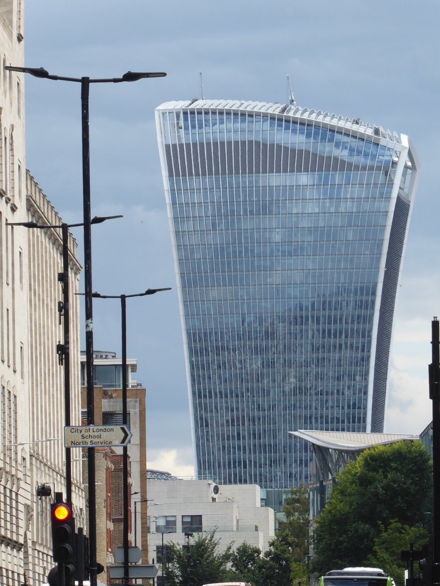 TraceyDagley's tweet image. Really quick lunchtime wander #Embankment #LondonLandmarks