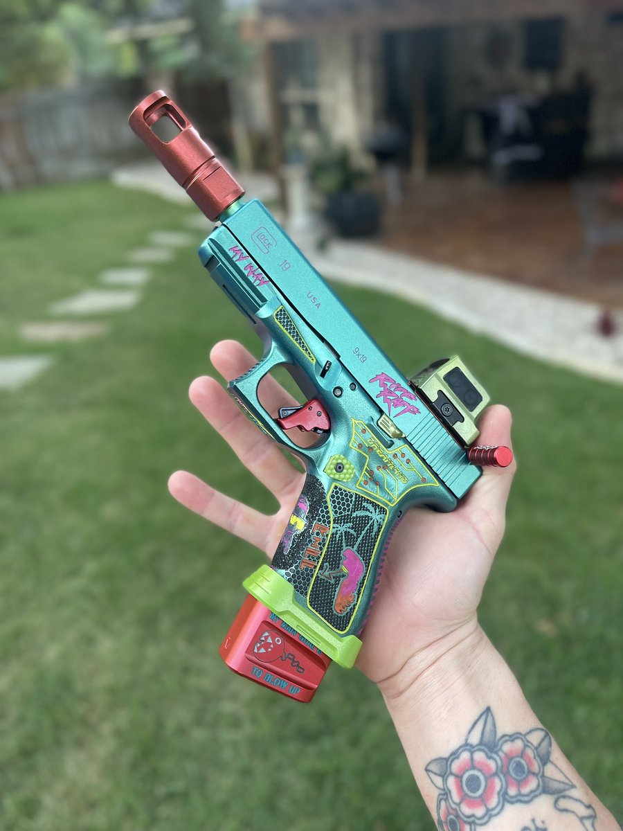 sinnermass's tweet photo. The Riff19 for @JODYHiGHROLLER
#Glock #Guncandy #VanillaGorilla #DanTony #Holosun #Stipple https://t.co/OSJFKB6hqb