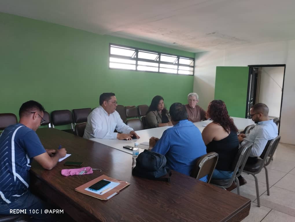 PUDmerida's tweet photo. Reunion de la Plataforma Unitaria Democrática Mérida para trazar las estrategias de Organización, Activismo y Electoral de cara a las primarias.

#OrganizadoXlasPrimaria https://t.co/gBHsOR3foT