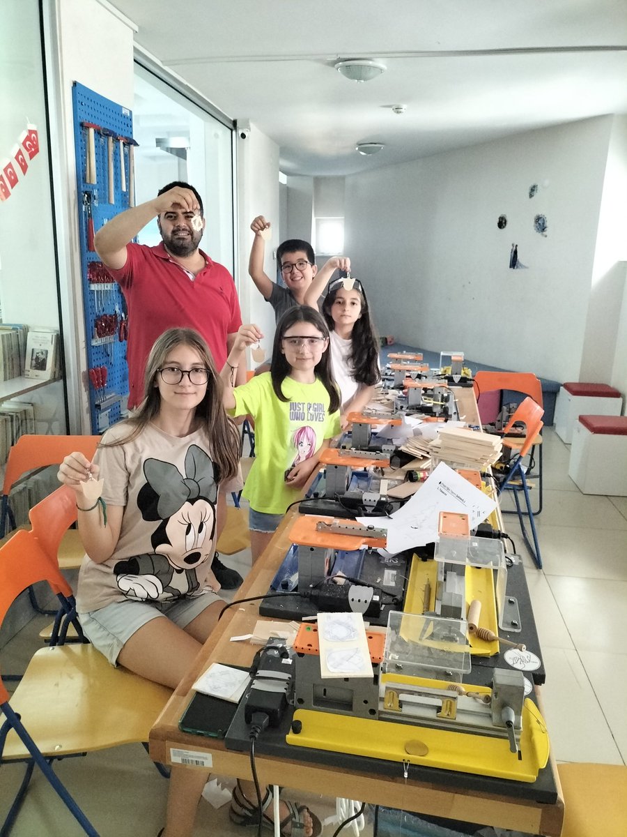 tekeliogluihk's tweet photo. Kütüphanemizde bugün Türk Motifleri Yapımı (Maker Atölyesi) etkinliği düzenlenmiştir. Etkinlik katılımcılarına teşekkür ederiz.

#KütüphanedeHayatVar
#Kütüphaneİyileştirir
#100Yılda100000Etkinlik
#MünevverÖrenAtölyesi https://t.co/aI4JIjrvK6