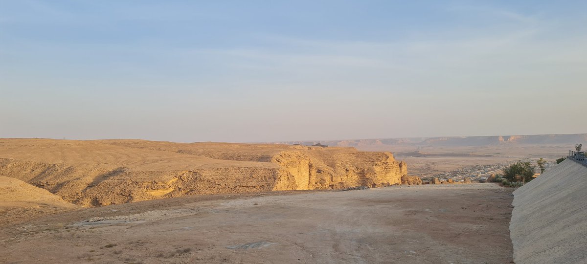 fabio_fudd's tweet photo. God its a barren featureless desert out there... its not really... but lets see what we can do about filling it full of concrete
#concretefarmer
#adaywithoutconcreteisadaywithoutsunshine
#greygold https://t.co/2NcdoZE3em